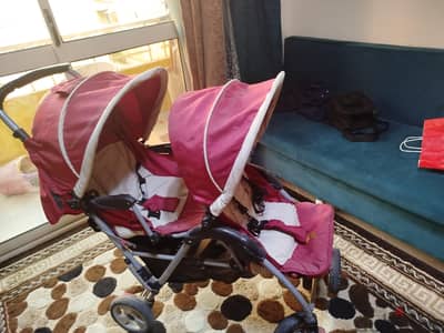 عربية اطفال توأم