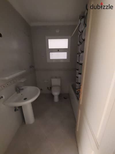Ground apartment with garden for rent under law in Al Bay 11