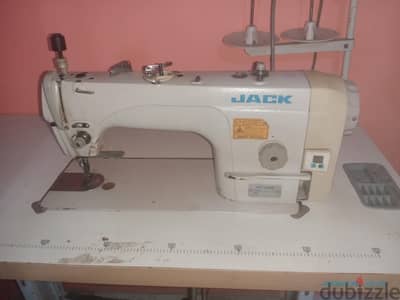 ماكينة خياطة JACK نص كمبيوتر بحالة جيدة