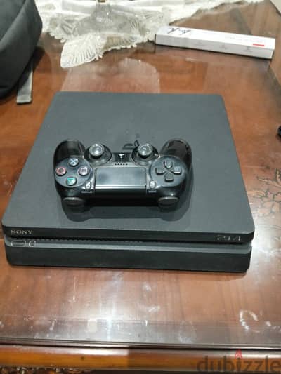 PLAYSTATION 4 SLIM