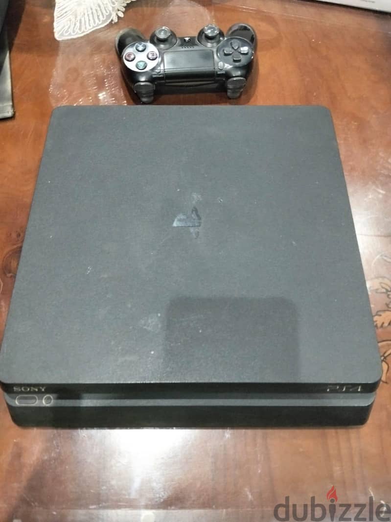 PLAYSTATION 4 SLIM 1