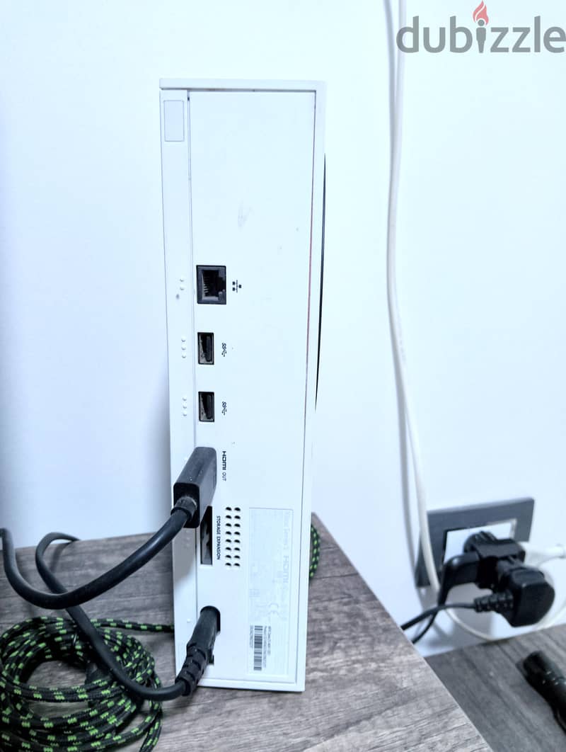 XBOX Series S 4