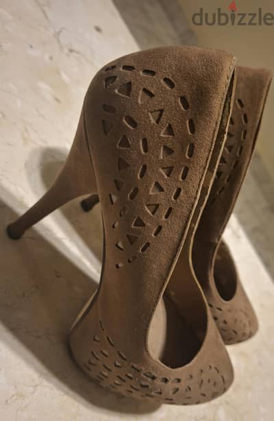 جزمة كعب Shoe Room بعلبتها حالة جيدة