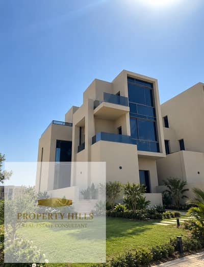 Last villa last one on waterway compound limitted offer reaaady now down payment 16.500. 000 heart in tgmo3
