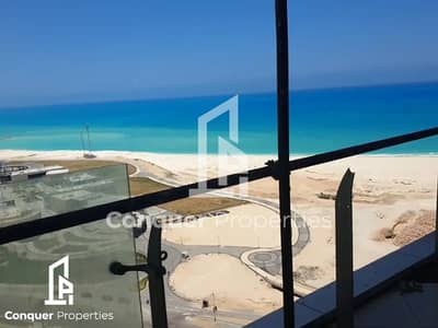 بفيو علي اللاجون والبحر شقة للبيع في أبراج العلمين