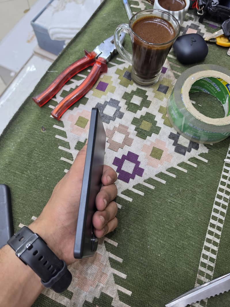 Xiaomi Poco F6 3