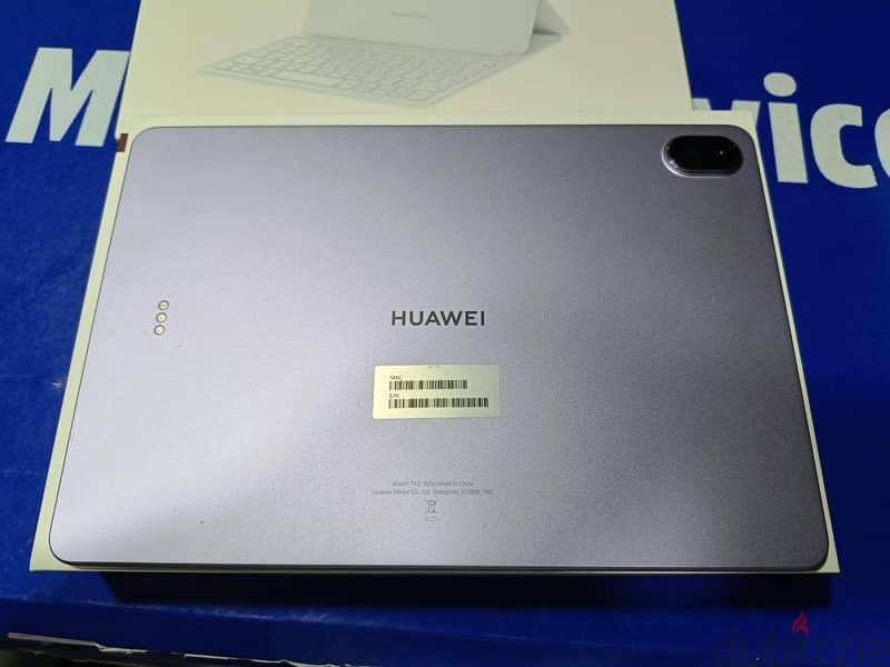 Huawei Mate 11.5 with pen and keyboard 3
