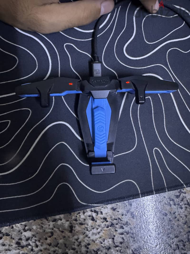 F4 Falcon Mobile Gaming Controller - Wireless 1