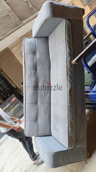 كنبة سرير بحالة ممتازة