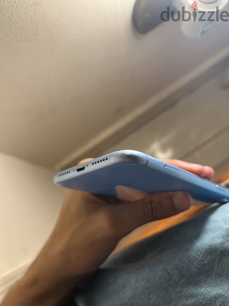 Apple - iPhone XR 7