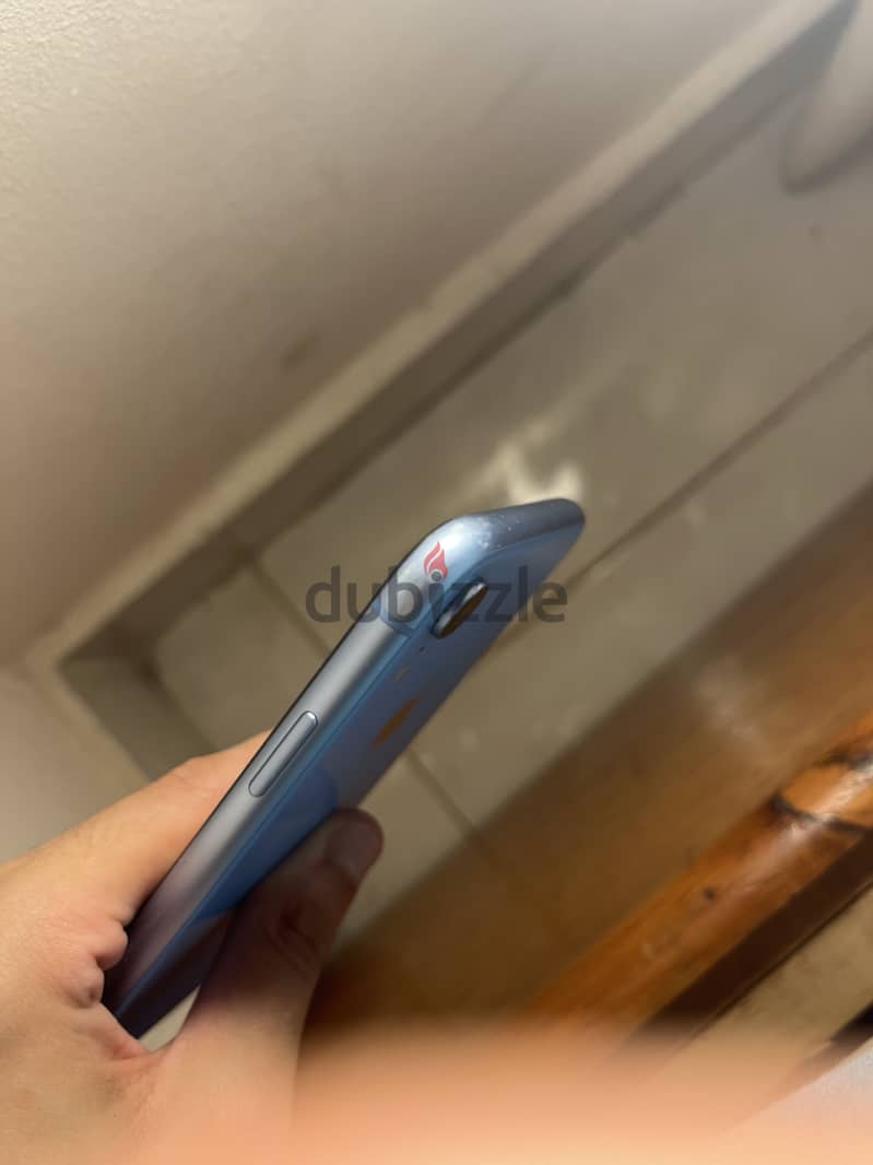 Apple - iPhone XR 8