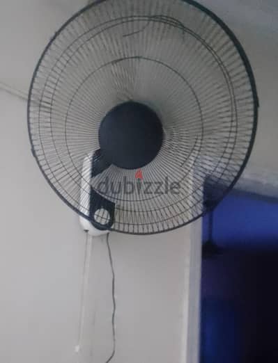 مروحه حائط  18 بوصه  لا تعمل للبيع بسعر مناسب