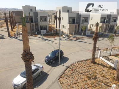 فيلا مستقله للبيع استلام فوري بسعر مميز - موقع ممتاز في بالم هيلز القاهره الجديده - palm hills new cairo فييو مميز -بالقرب من طريق القاهره- السويس
