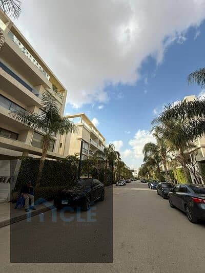 Luxury apartment with a stunning view and prime location, fully furnished, for sale at the lowest price in Lake View Residence compound. BUA : 140 sqm