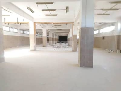 Concrete warehouse for rent, 1,250 sqm, located in Al-Obour (Zone 1); licensed as a warehouse.