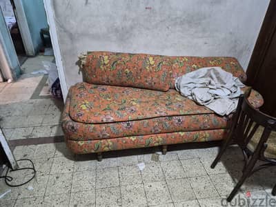 غرفة نوم و سفره و طرابيزة مطبخ لسرعة البيع