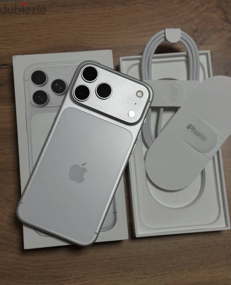 Apple - iPhone 17 Pro Max 3