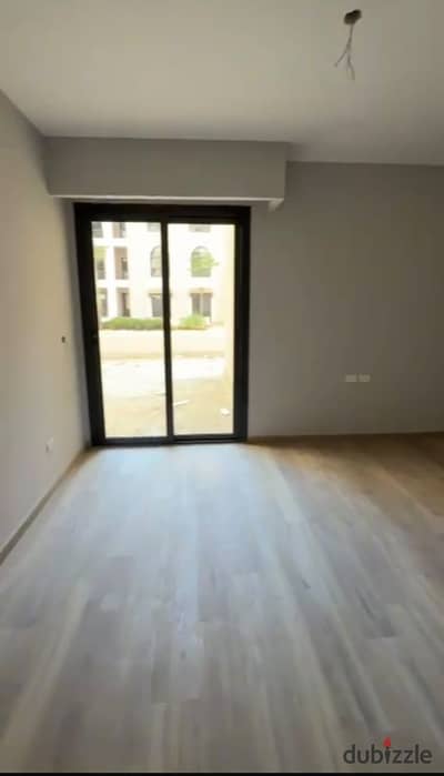 شقة للبيع في Village West - الشيخ زايد - 177 م - جاردن 60 م - أرضي بجاردن - تشطيب سوبر لوكس بالتكييفات - استلام فوري
