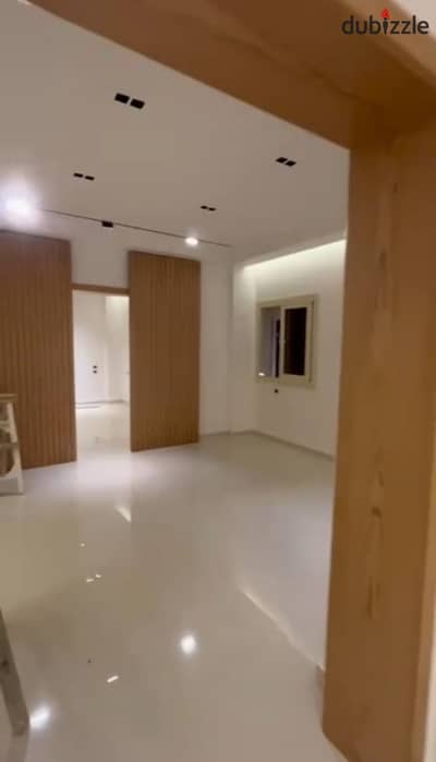 Office for rent in Loran 80m elevated ground floor steps from the sea