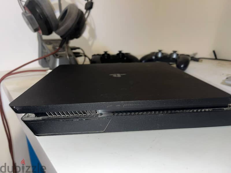 Playstation 4 slim 1TB 3