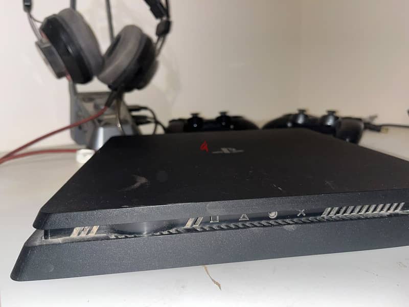 Playstation 4 slim 1TB 5