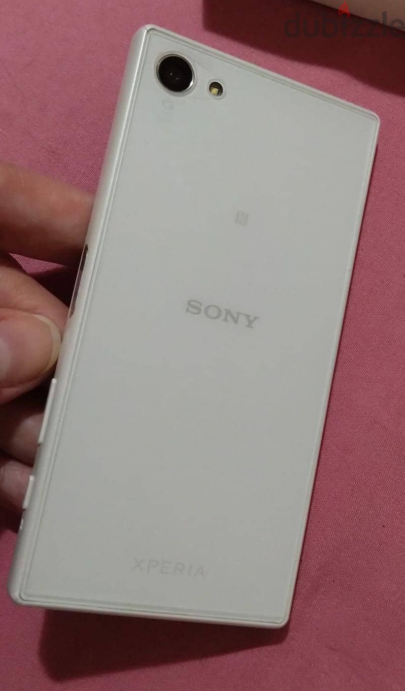 Sony Z5 Compact 3