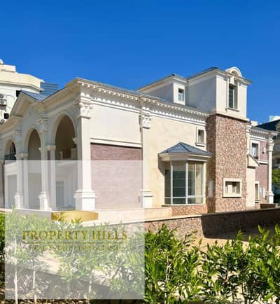 Ready-to-move-in villa for sale in New Cairo by Mountain View, next to Hyde Park and Mivida, with a 4 million contract and no interest.