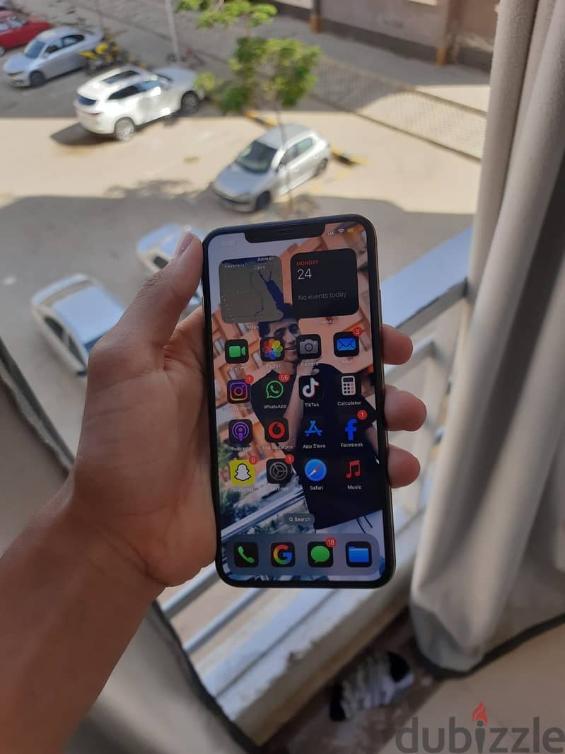Apple - iPhone XS Max 5