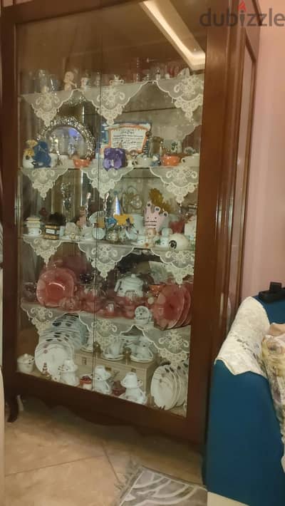 نيش للبيع خشب زان معمولو عموله ازاز سكريت وفيه نور ازرق