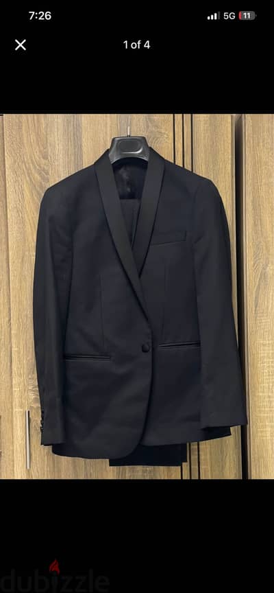 بدلة فرح guy laroche حالة ممتازه سعرها الاصلي معدي ٥٠٠٠ جنيه