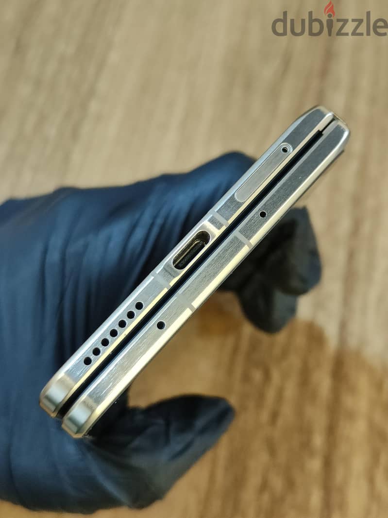 Honor Magic V6 3
