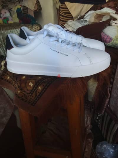 TOMMY HILFIGER   ORGINAL  Siz  45