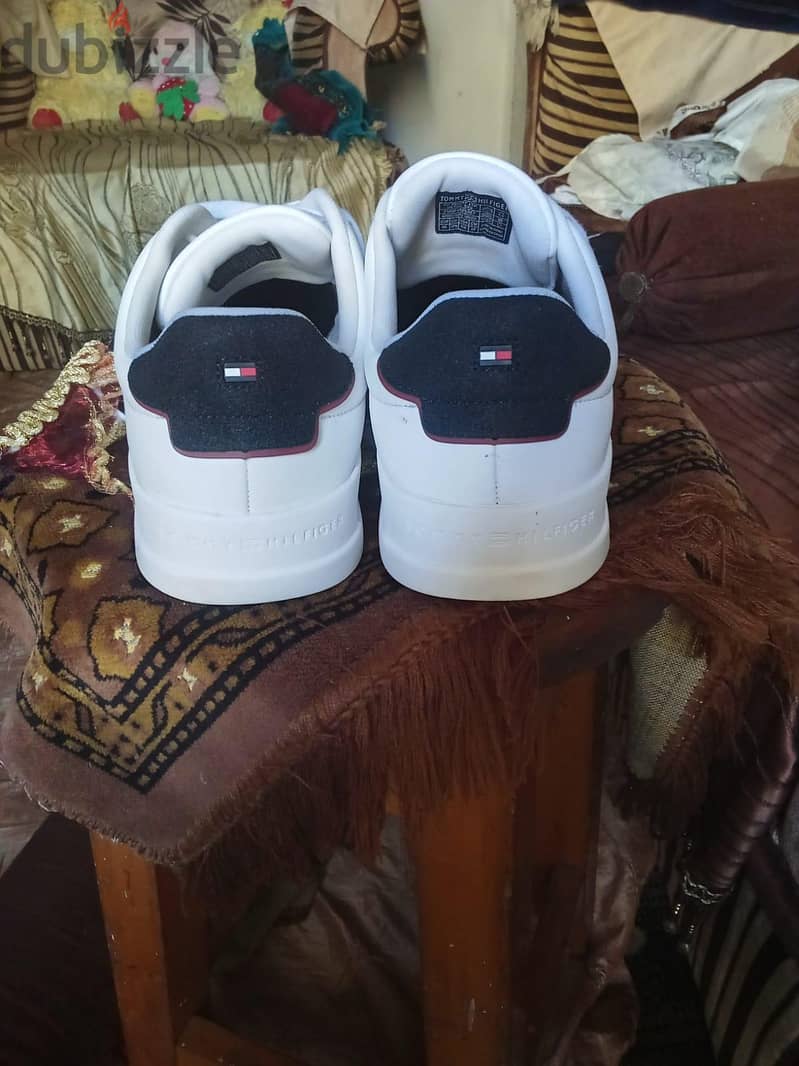 TOMMY HILFIGER   ORGINAL  Siz  45 3