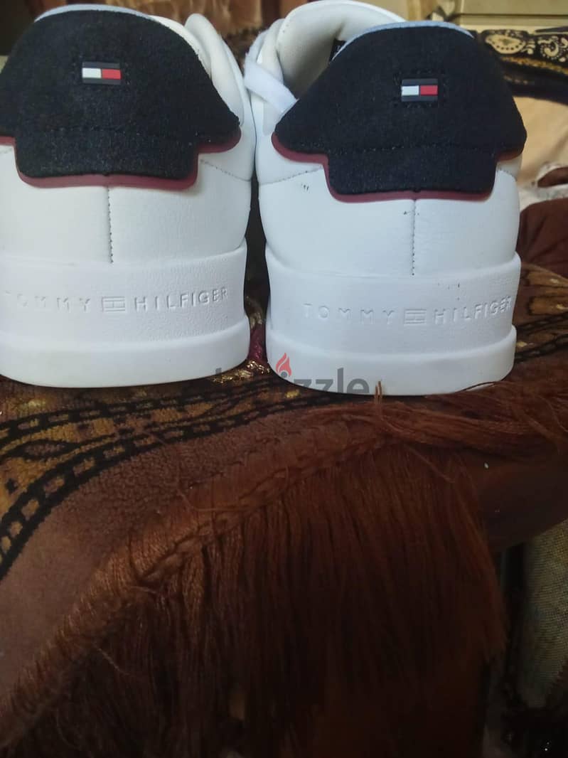 TOMMY HILFIGER   ORGINAL  Siz  45 4