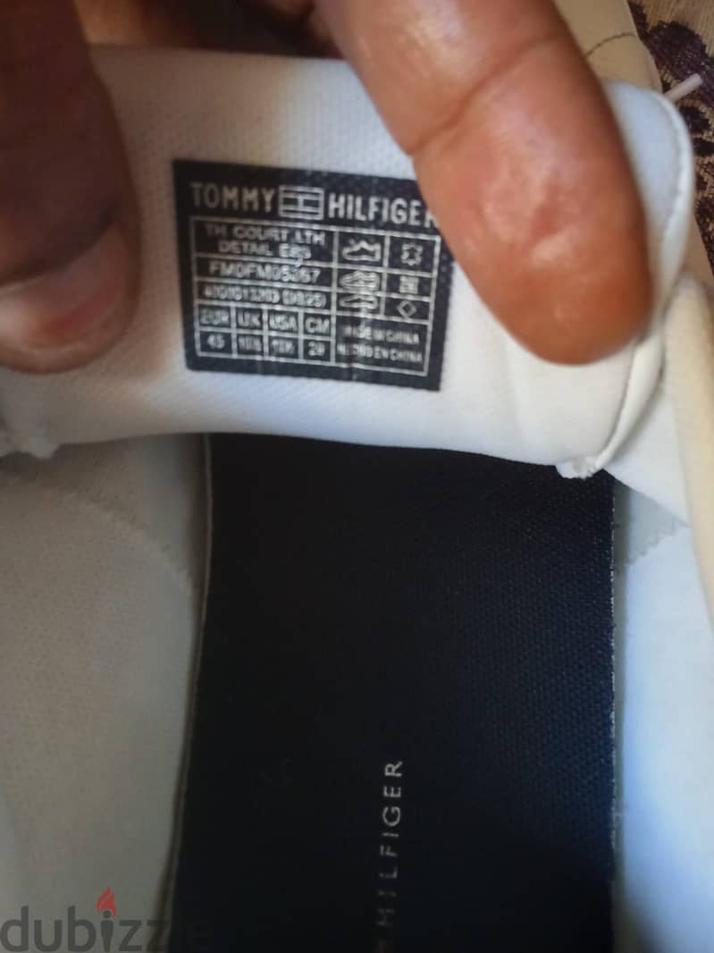 TOMMY HILFIGER   ORGINAL  Siz  45 7