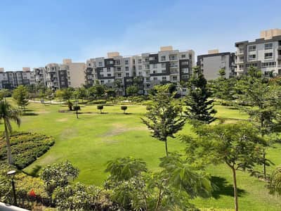 Apartment for rent in Madinaty (B12): 200 sqm, wide garden view, dual aspect (double-facing), at a special price.