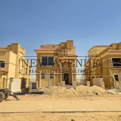 فيلا مستقلة ومميزة في "ستون بارك" (Stone Park) تتميز بمساحات داخلية وخارجية رحبة، وتُعد خياراً مثالياً لعائلة تبحث عن الخصوصية والعيش في مساحات واسعة