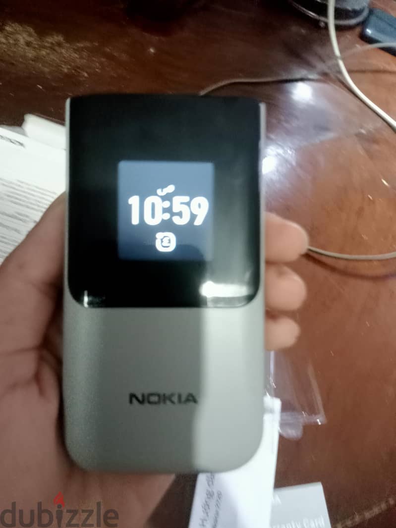 Nokia 2720 Flip 1
