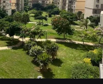 Madinaty B6 175 m  , wide garden view  , 3 bedrooms , 3 bathrooms