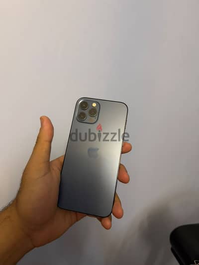 Iphone 12 pro بدون اى خدش او كسر ( استعال خفيف)