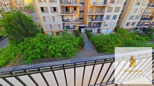 Furnished apartment for rent, hotel-style finishing, ultra-super-luxurious, first occupancy in Sodic Eastown View compound, open to the landscape and