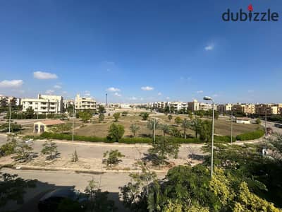 شقه للبيع في الحي التاسع الشيخ زايد مجاورة أولي داخل فيلا مساحه 280م متشطبه ب الكامل تطل ع ميدان رئيسي
