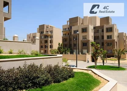 شقه استلام فوري بفيو مميز في ذا فيلدج بالم هيلز التجمع الخامس بجوار جولدن سكوير وشارع التسعين للبيع in The Village Compound Palm Hills New Cairo