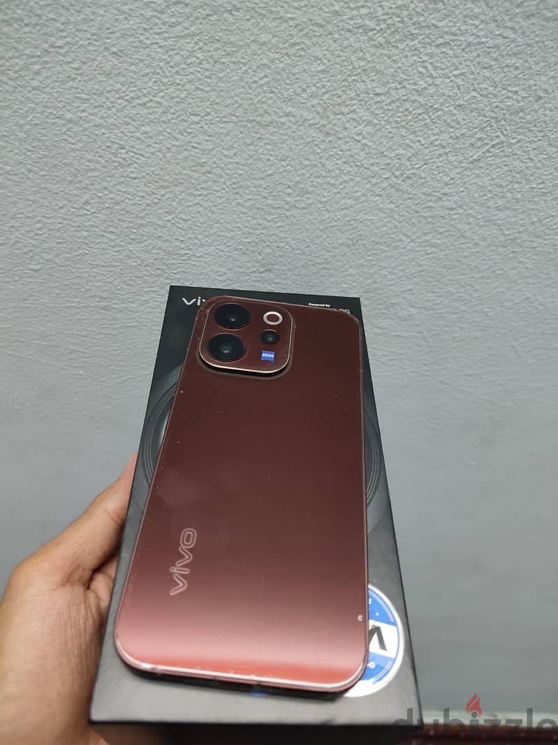 Vivo V70 5G 1