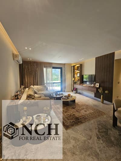 **شقة أرضي بحديقة للإيجار في Patio Oro**  فرصة مميزة للإيجار داخل **Patio Oro**، شقة Ground Floor بمساحة **164 متر مربع**، تتميز بوجود **حديقة خاصة**