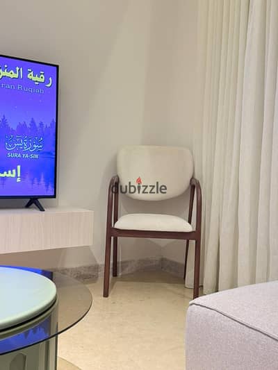 Furnished apt for rent in Zed West (105m, 6th flr). 2 beds (1 master w/ dressing) & 2 baths. Hotel finish, Wi-Fi & cleaning included. Ready!