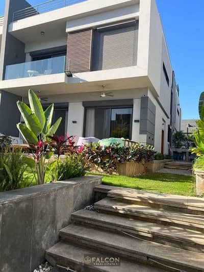 A stunning villa in El Patio Town La Vista! A modern luxury villa with a spacious 223 square meters, spanning 3 floors. Ready for immediate occupancy