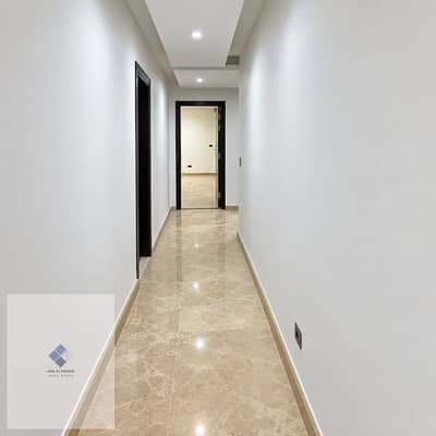شقة للبيع في الرحاب المرحلة الرابعة بجوار مول جيت واي الرحاب مساحة 305 متر دور رابع 3 غرف نوم و3 حمامات وريسبشن 3 قطع بموقع مميز