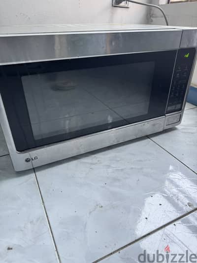 ميكروويف LG مستعمل بحالة جيدة