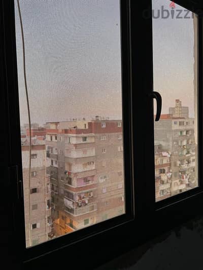 شارع الهيلتون أمام كمبوند مروچ وجامعة اسكندريه الأهليه علي القطار